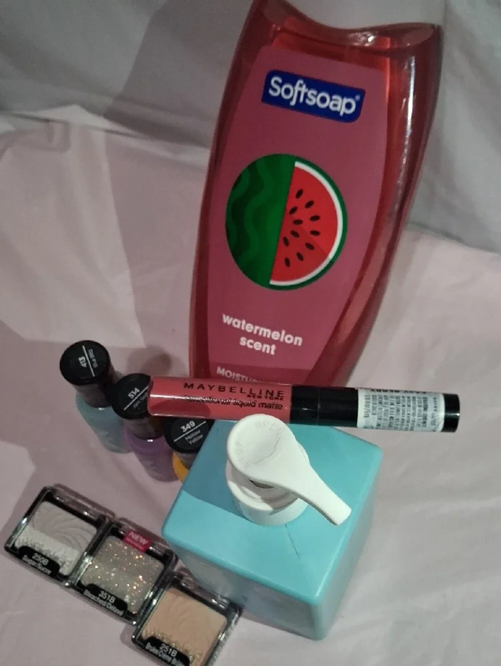 ✨ NIB 9-Piece Beauty & Bath Bundle - Softsoap, BBW, Maybelline, Wet n Wild ✨
